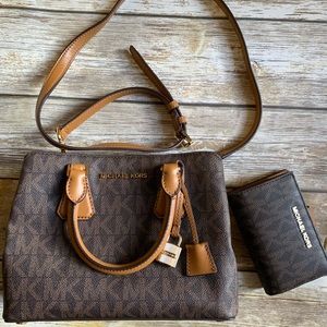 Michael Kors tote/crossbody with matching wallet